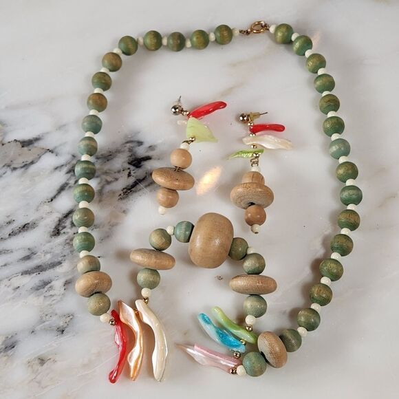 Vintage Shell & Wooden Necklace & Earring Set - Picture 2 of 9